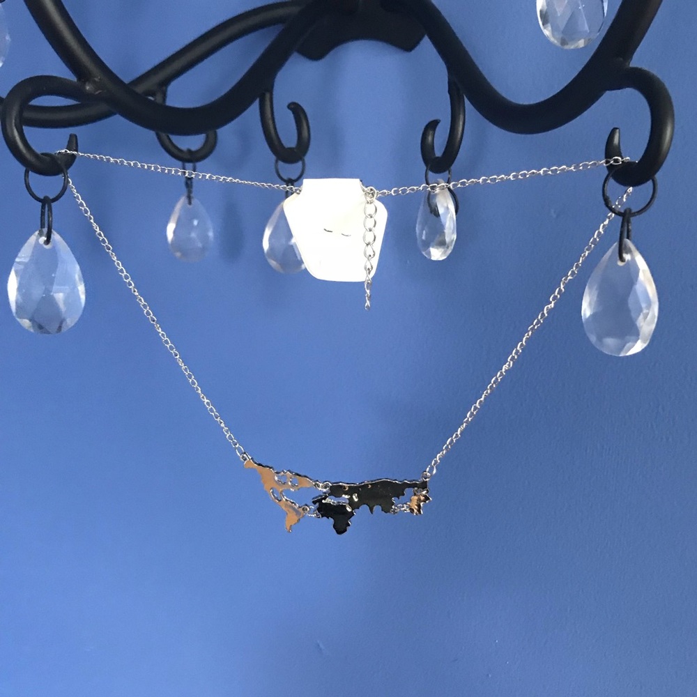 LOWEST Adorable World Map Necklace - Picture 2 of 3