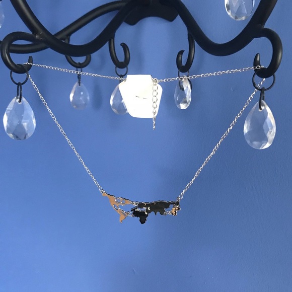 LOWEST Adorable World Map Necklace - Picture 2 of 3