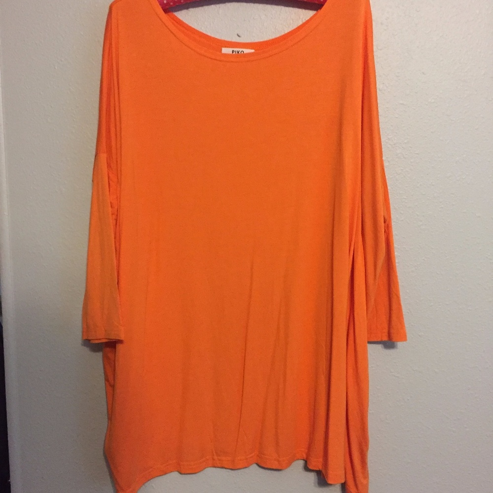 NWOT 3/4 Sleeve Piko Top