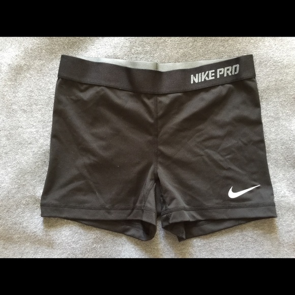 Lot of Nine (9) Nike Pro Women's Shorts- Medium - Picture 2 of 8