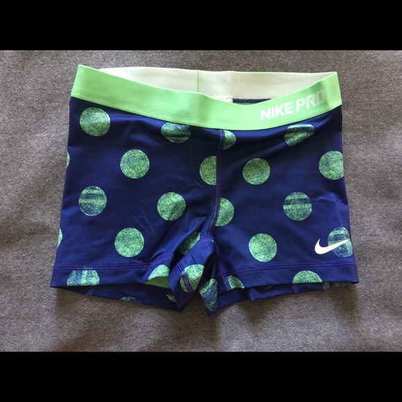 Lot of Nine (9) Nike Pro Women's Shorts- Medium - Picture 4 of 8