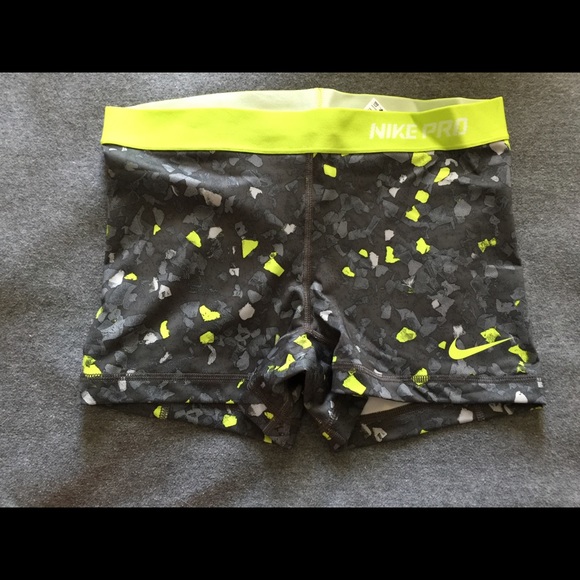 Lot of Nine (9) Nike Pro Women's Shorts- Medium - Picture 6 of 8