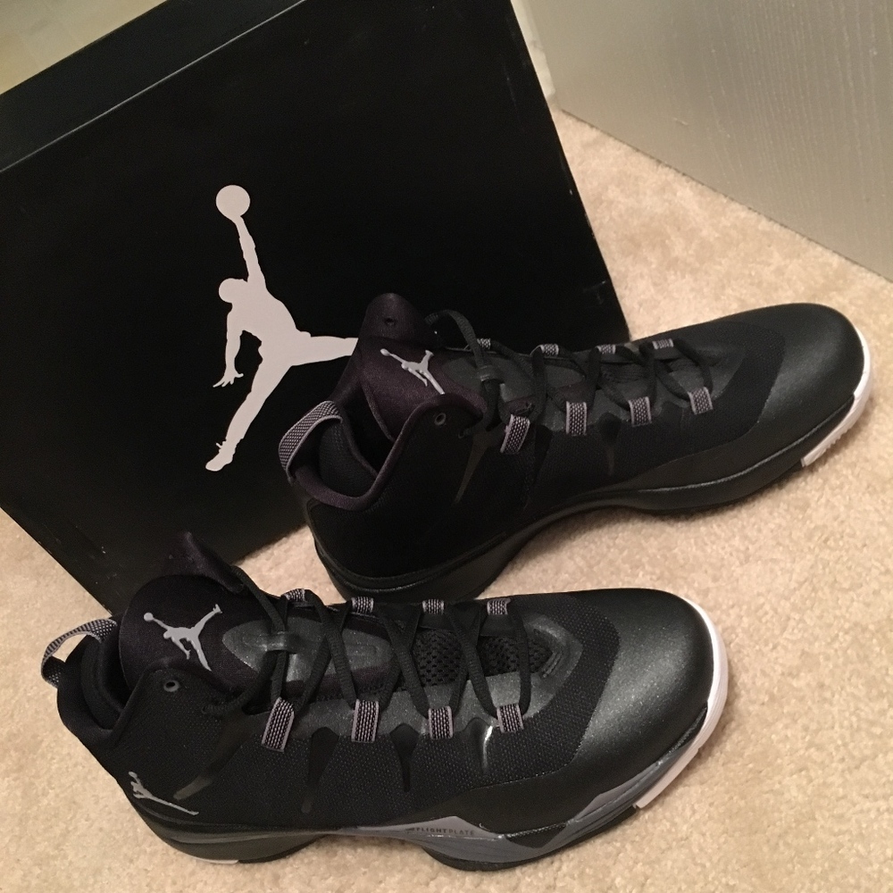 JORDAN SUPER. FLY 2 BLACK AND GRAY, BLAKE GRIFFIN