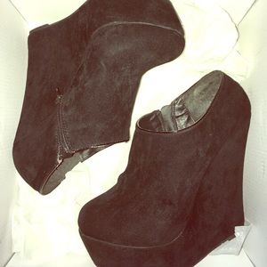 Shoedazzle Black Myla booties