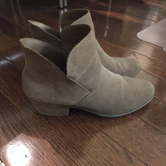 Shoes | Me Too Gray Zena Boot In Size 