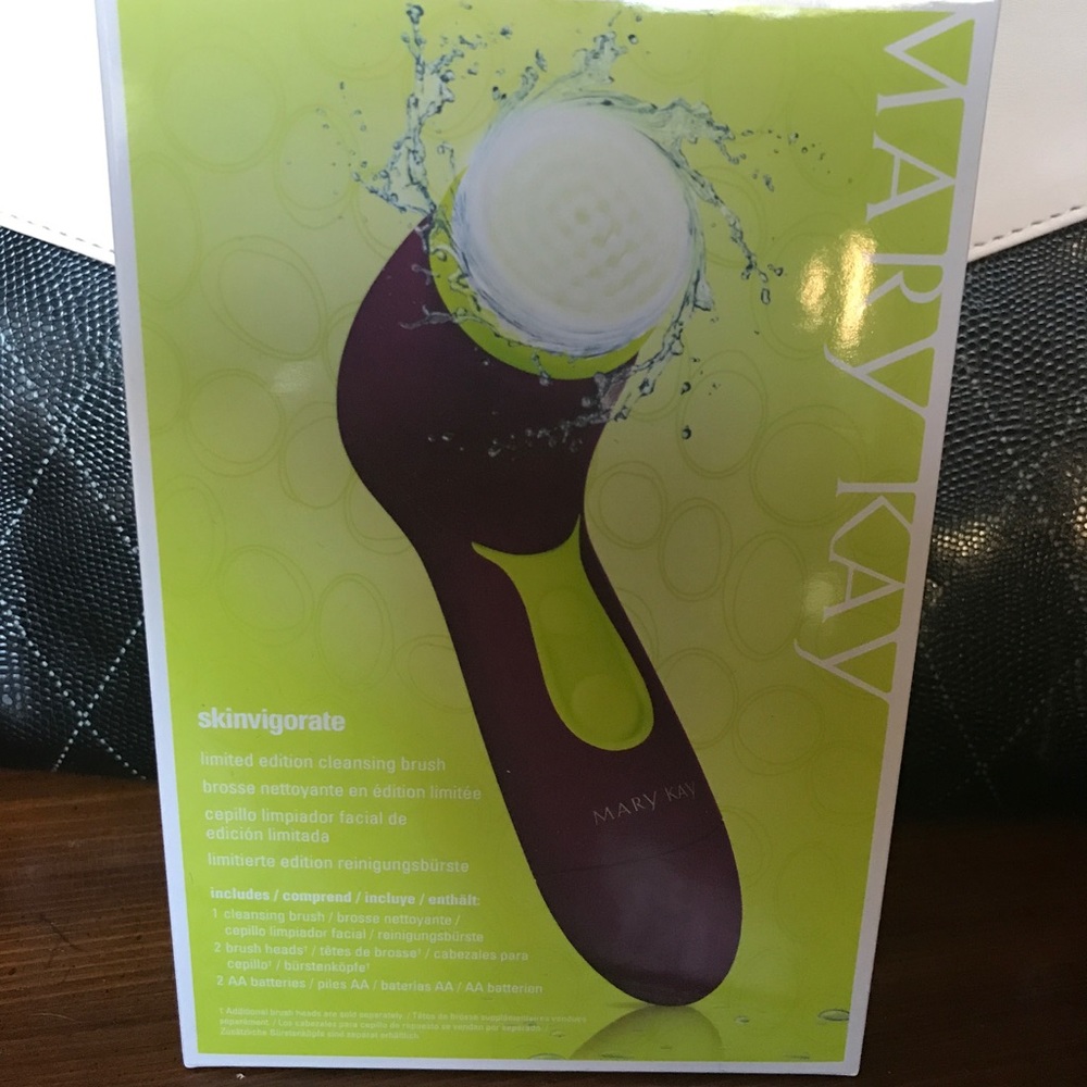 Mary Kay Cleansing Brush