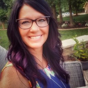 Meet your Posher, Lorie