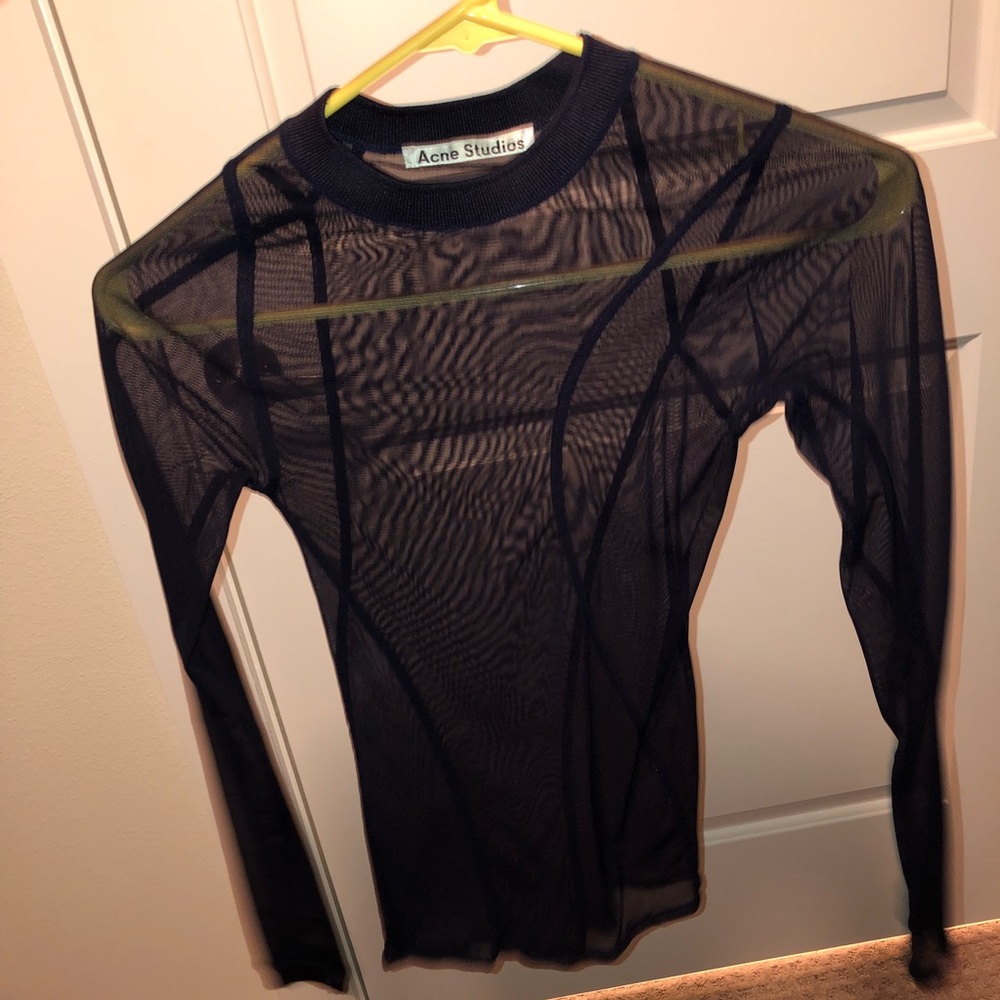 Acne mesh structured top