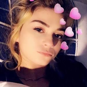 Meet your Posher, Carlee