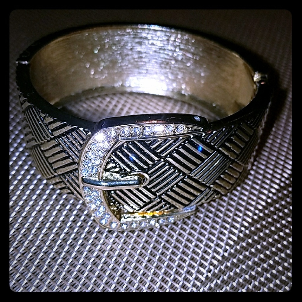 golden statement bracelet!!💥💫