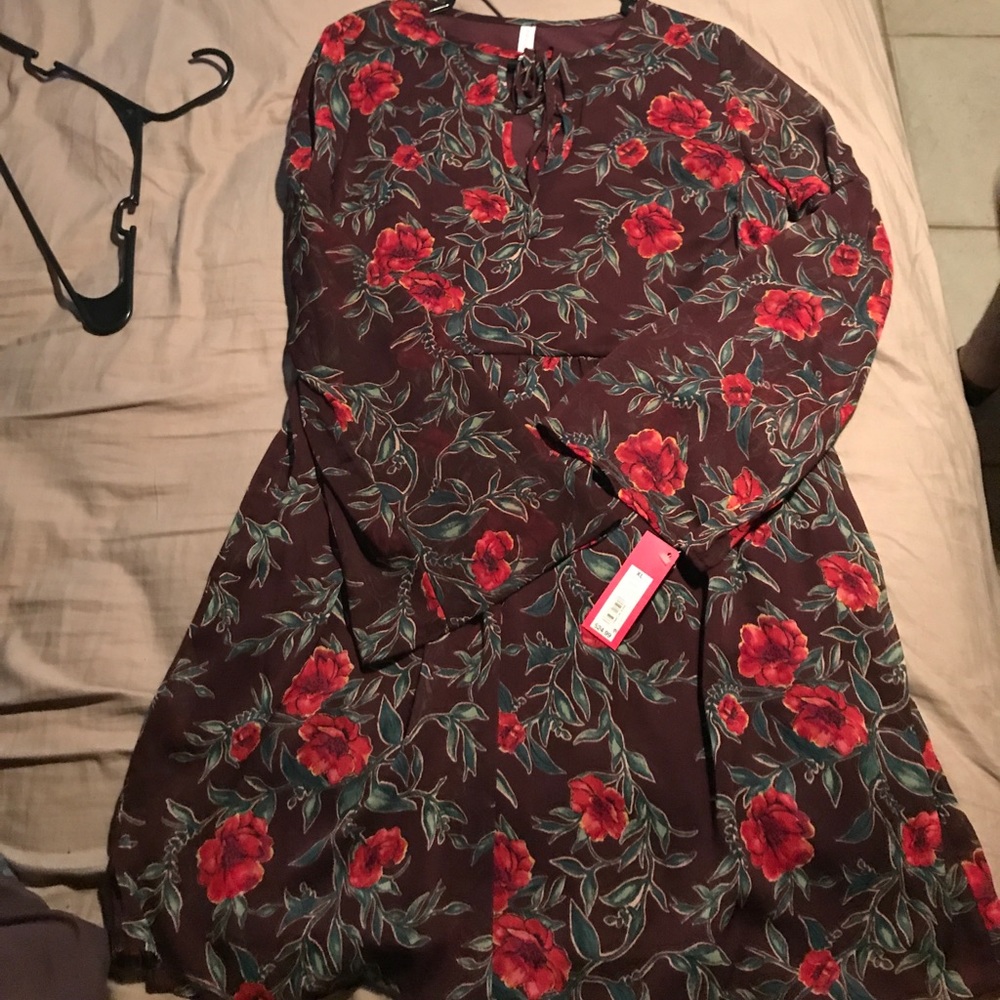 Burgundy floral bell sleeve dress