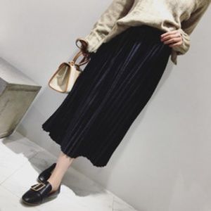Elastic waist- Velvet pleated midi skirt