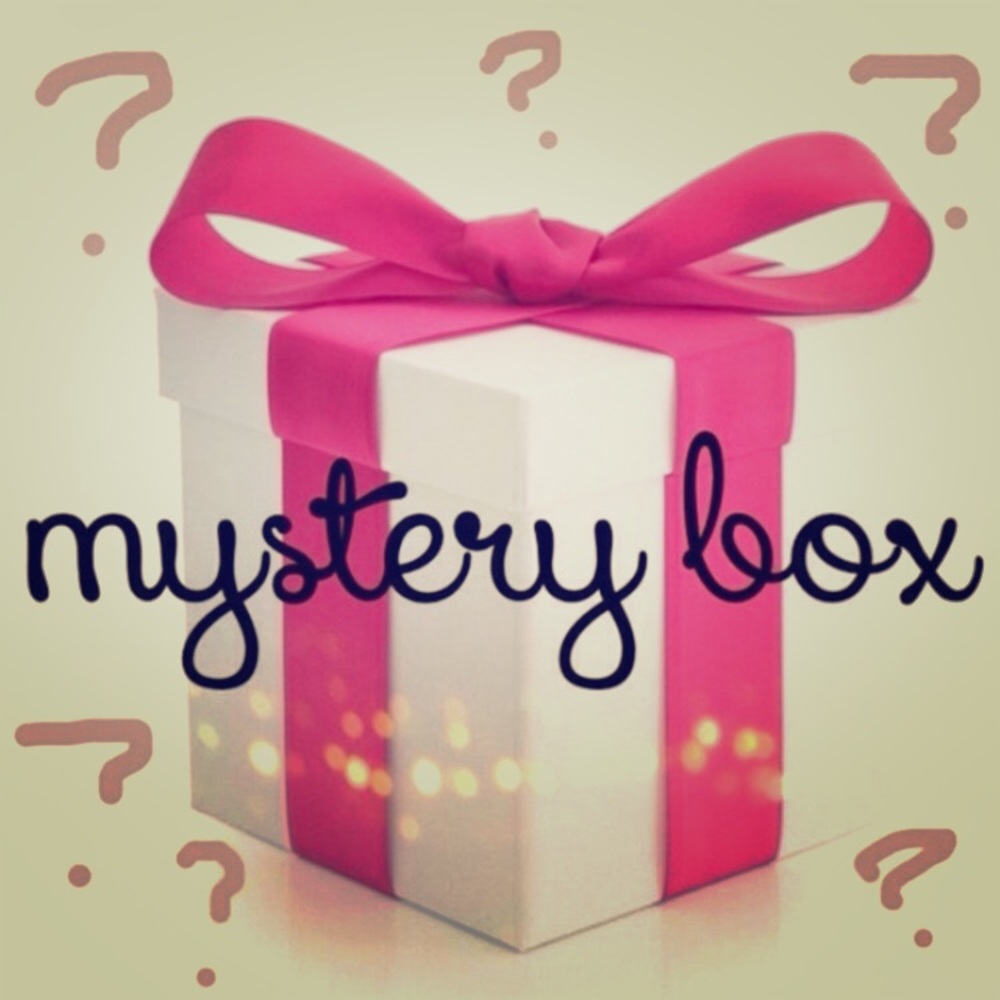 Mystery package! Clothing, jewelry, etc 🌸❤️❤️