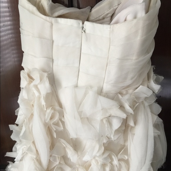 Authentic Monique Lhullier wedding dress - Picture 3 of 10
