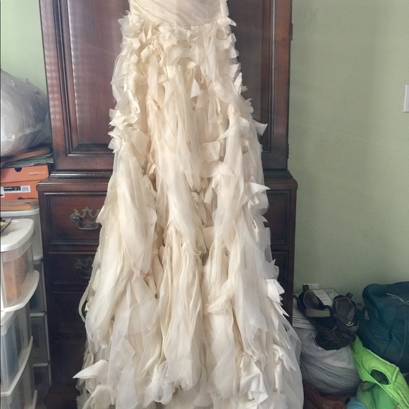 Authentic Monique Lhullier wedding dress - Picture 5 of 10
