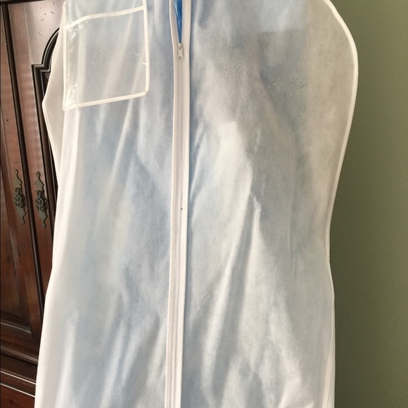 Authentic Monique Lhullier wedding dress - Picture 6 of 10