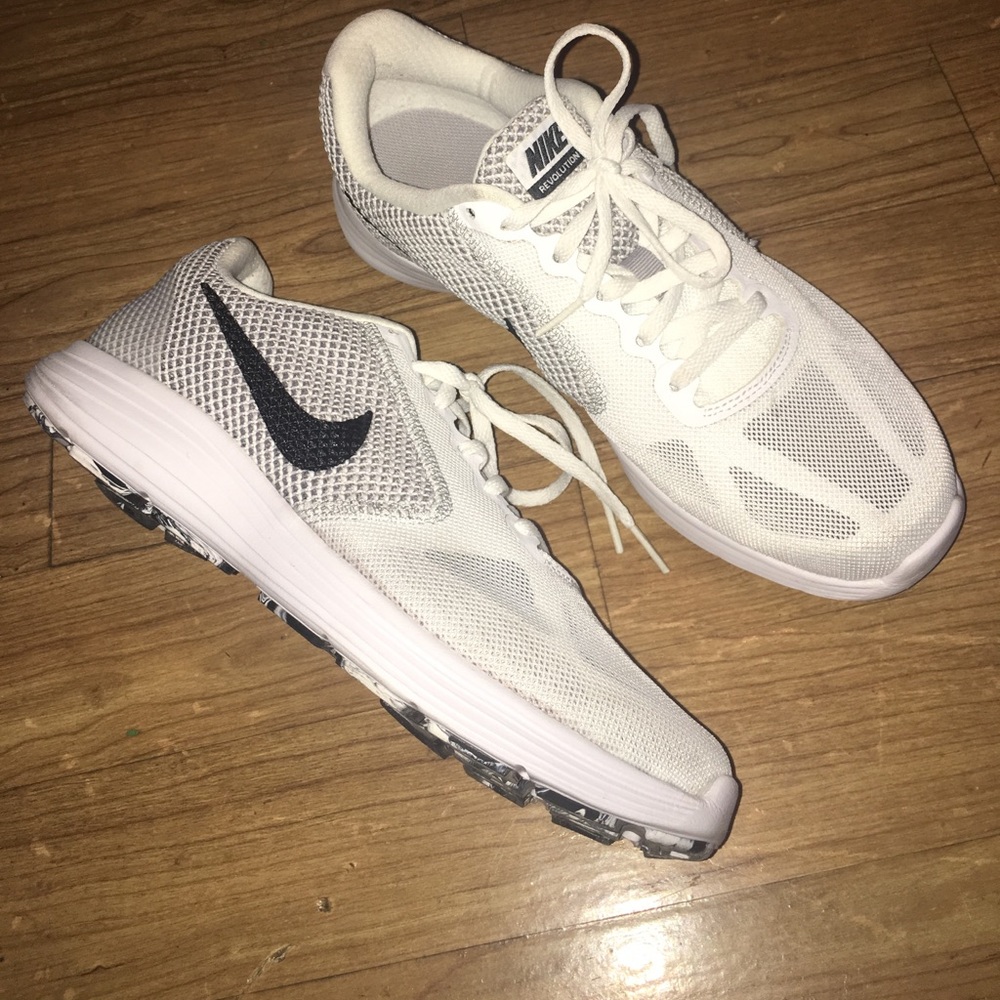 Women’s Nike revolution 3