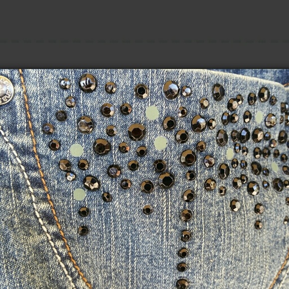 Short waisted blue jean jacket. New never worn. - Picture 2 of 4