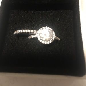 2.0CTTW Cubic  Holo ring Set in 18k white gold