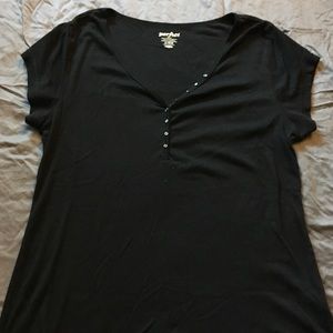 Short sleeved v-neck Henley