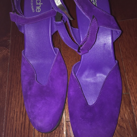 Shoes - Picture 1 of 2