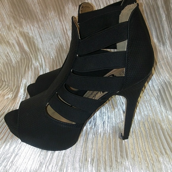 *SOLD* New Women's Strappy Heel Shoes - Picture 5 of 8