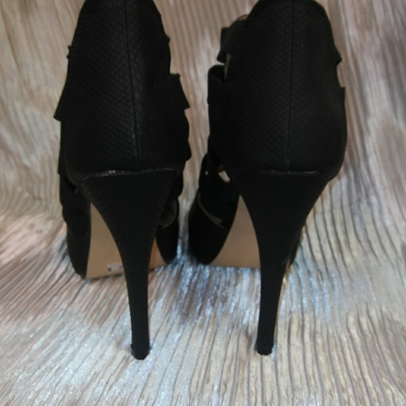 *SOLD* New Women's Strappy Heel Shoes - Picture 6 of 8