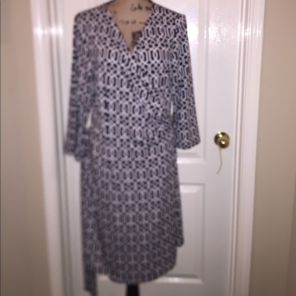 Charlie Paige L Wrap Dress NWT
To be donated soon…
