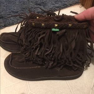 Sanuk boots