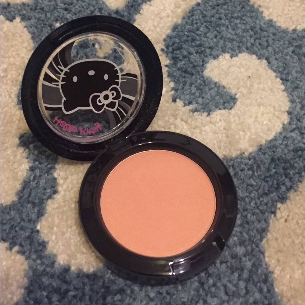 MAC HELLO KITTY POWDER BLUSH
