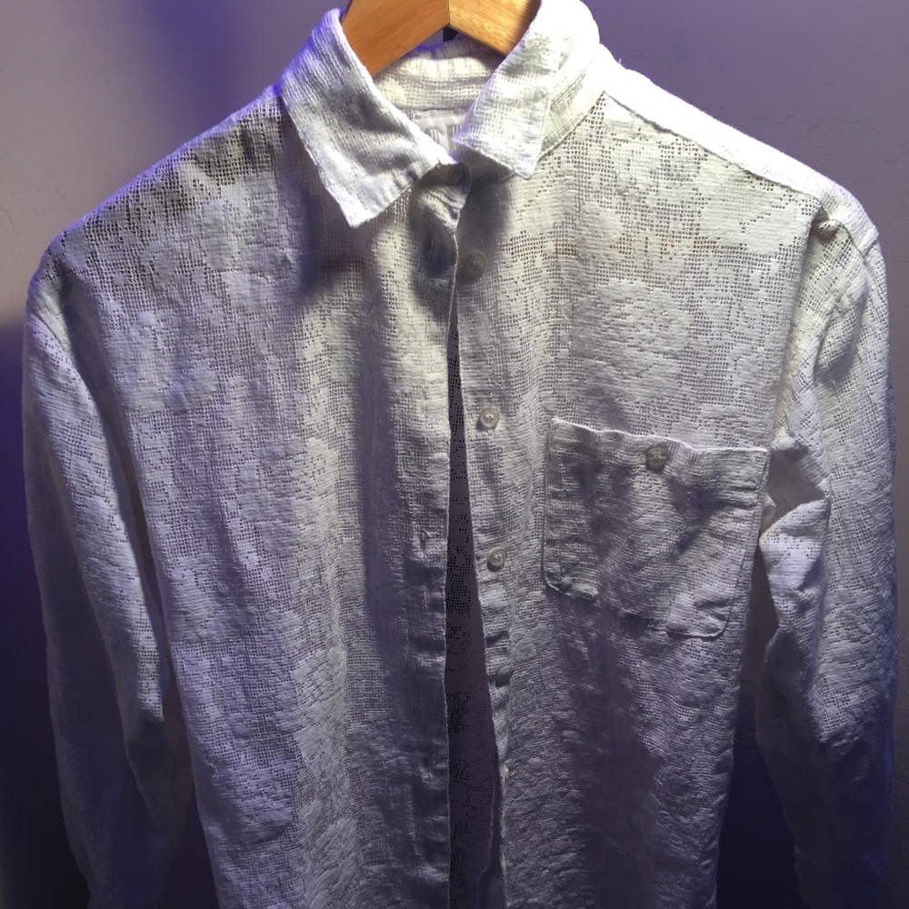 WHITE BUTTON UP T-SHIRT