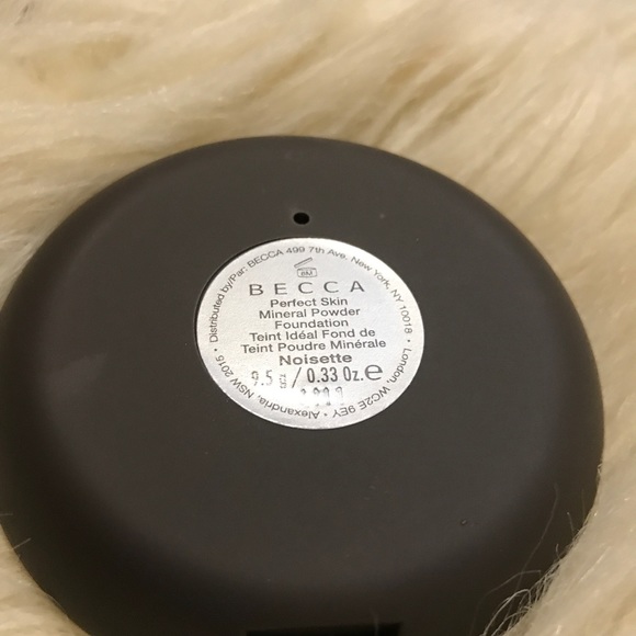 BECCA Perfect Skin Mineral Powder Foundation - Picture 5 of 8