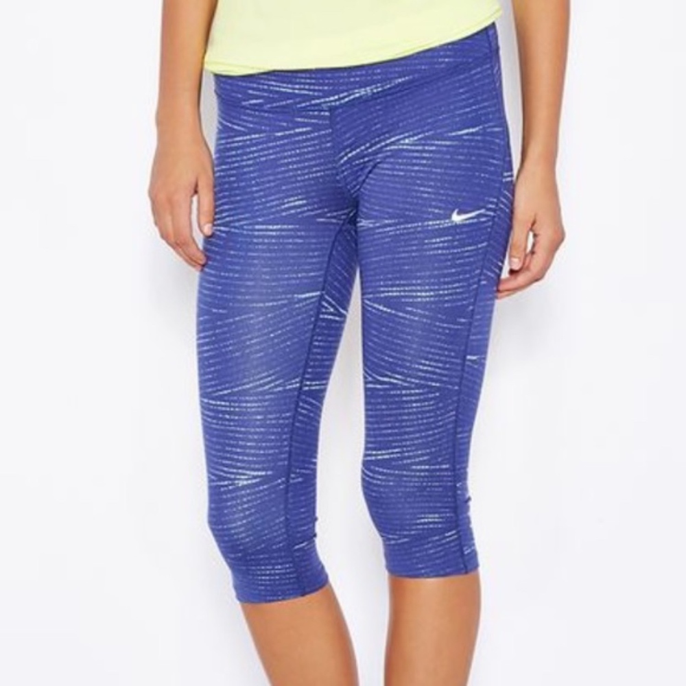 Nike Epic Run Capri small