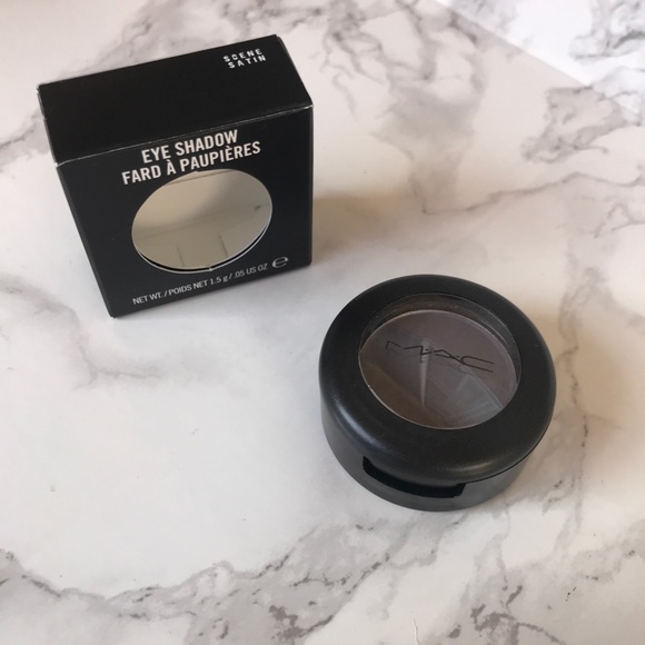MAC eyeshadow in ‘scene’ - Picture 4 of 8