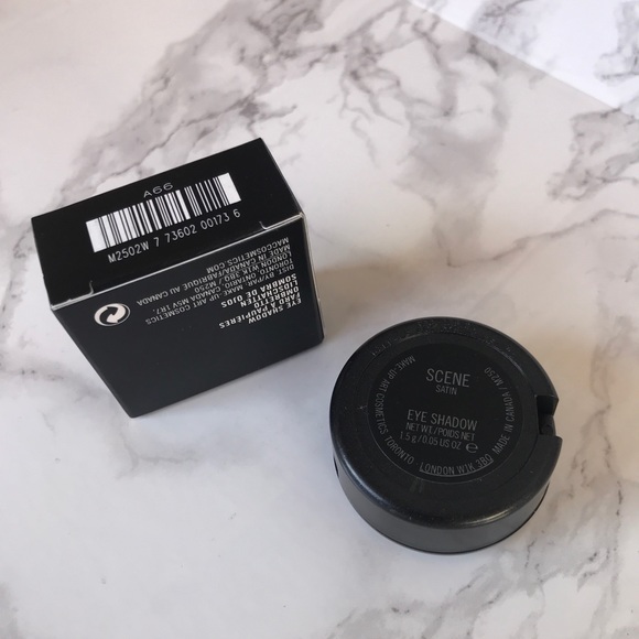 MAC eyeshadow in ‘scene’ - Picture 5 of 8