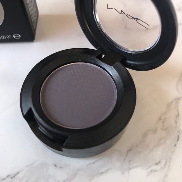 MAC eyeshadow in ‘scene’ - Picture 6 of 8