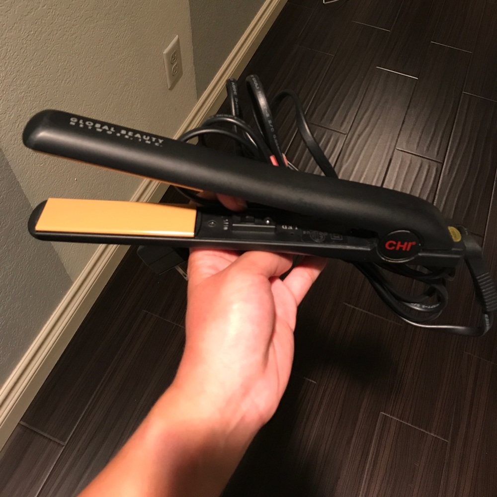 CHI hair straightener