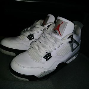 Air Jordan Retro 4 Size 9.5 mens
