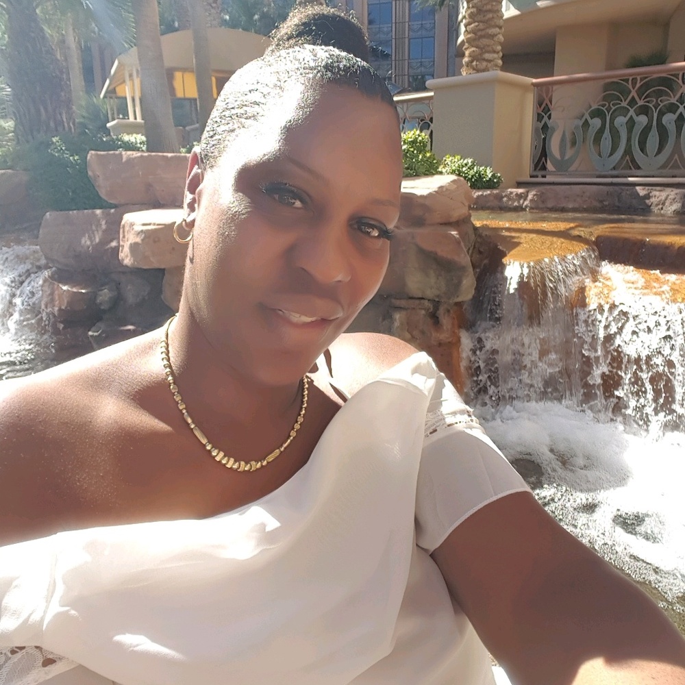 Meet your Posher, Felicia