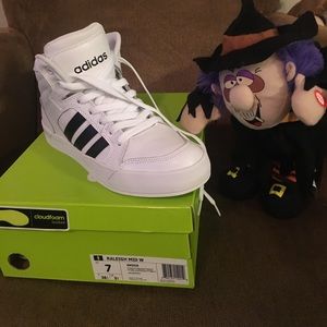 ADIDAS RALEIGH MID W SIZE 7.