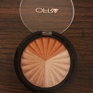 Ofra Highlighter in Everglow