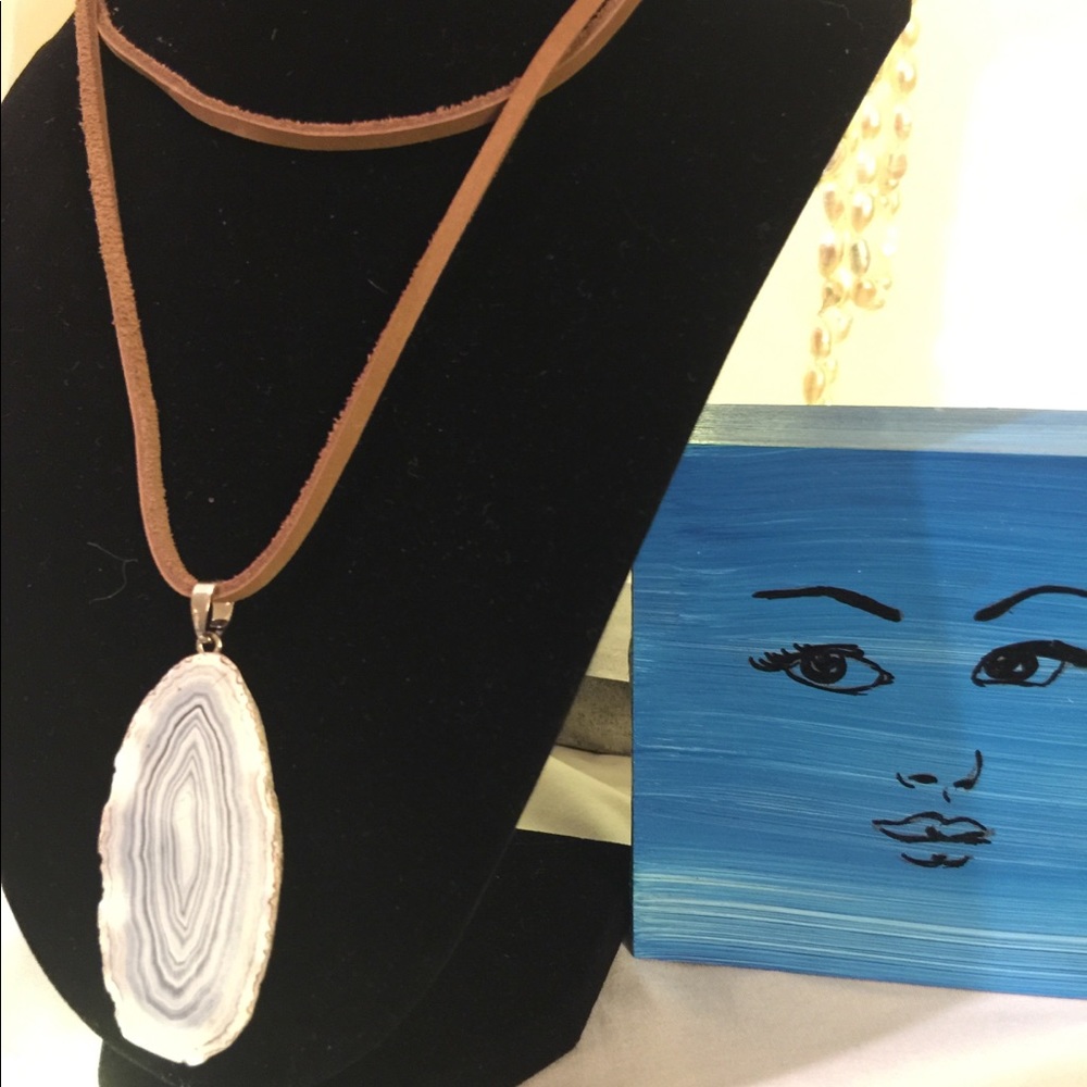 Canvas keeper: handmade jewelry paired with art 🎨