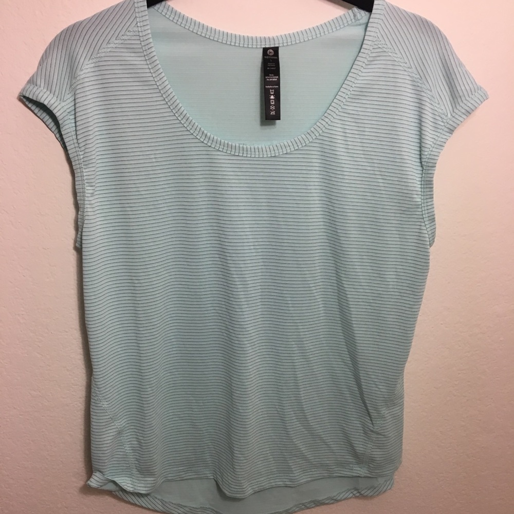 NWOT Casual top. Stretchable for runs/yoga in Mint