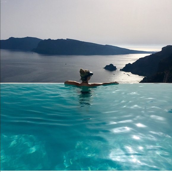 ๐๐ป Meet Your Posher, Jen ๐๐ป - Picture 2 of 5