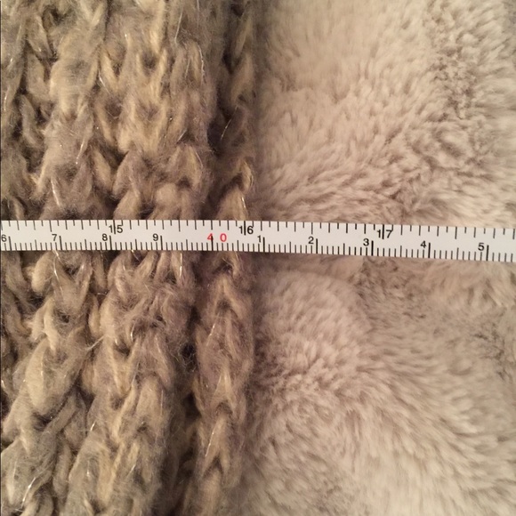 ❄️ Soft Knit Infinity Scarf ❄️ - Picture 2 of 3