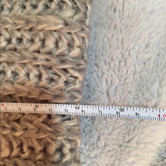 ❄️ Soft Knit Infinity Scarf ❄️ - Picture 3 of 3