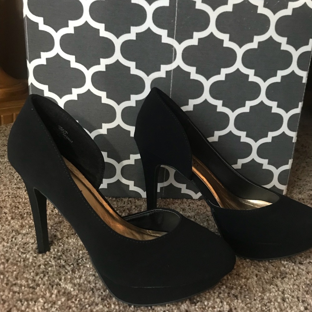 Heels - Picture 2 of 4