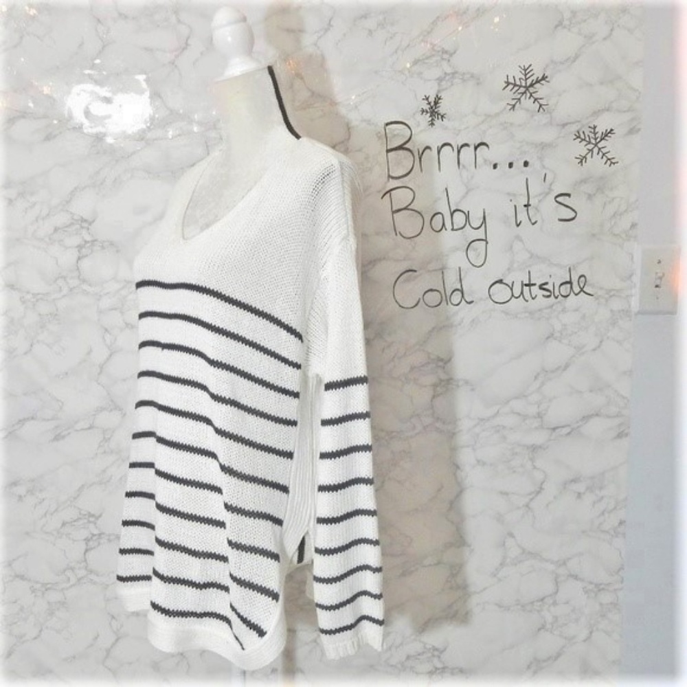 Francesca's Striped V-Neck Sweater - Picture 3 of 4