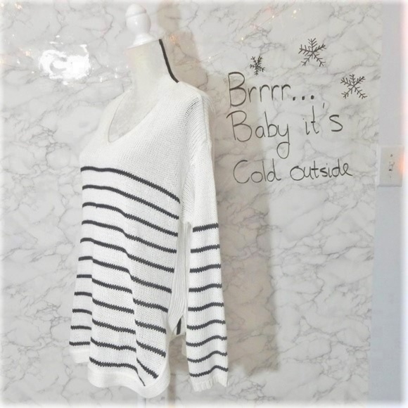 Francesca's Striped V-Neck Sweater - Picture 3 of 4