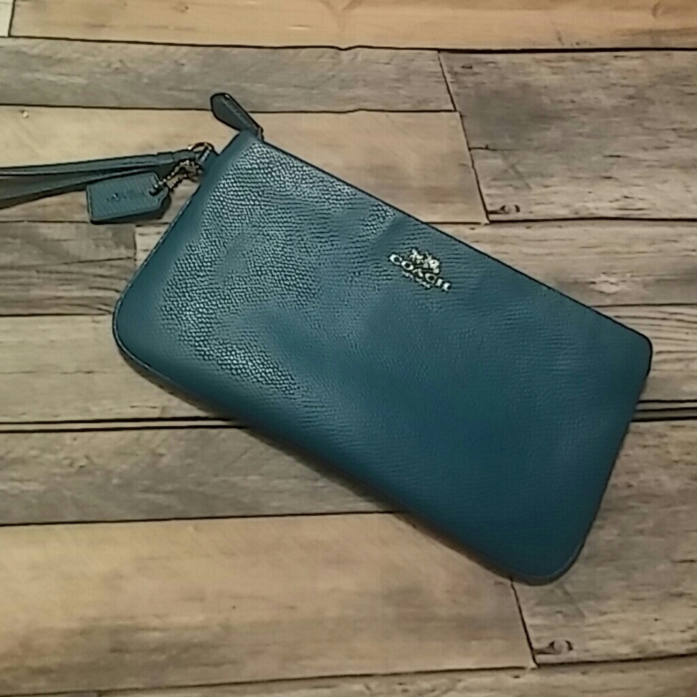 (SOLD!) Teal COACH wristlet